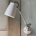 Atelier Grande – fleksibel væglampe med stik