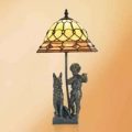 Hugo – bordlampe med harpiksfigurer, Tiffany-stil