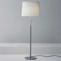 Klassisk elegant standerlampe Para, alu-hvid