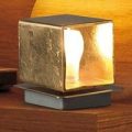 Cube – håndlavet bordlampe, bladguld