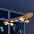 Light Cruiser – LED-pendellampe i skateboard form