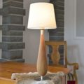 Træ bordlampe Lara med tekstilskærm, 61 cm