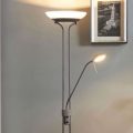 Yveta – rustfarvet LED uplight-lampe med lysdæmper