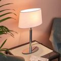 Elegant bordlampe Akita med hvid stofskærm